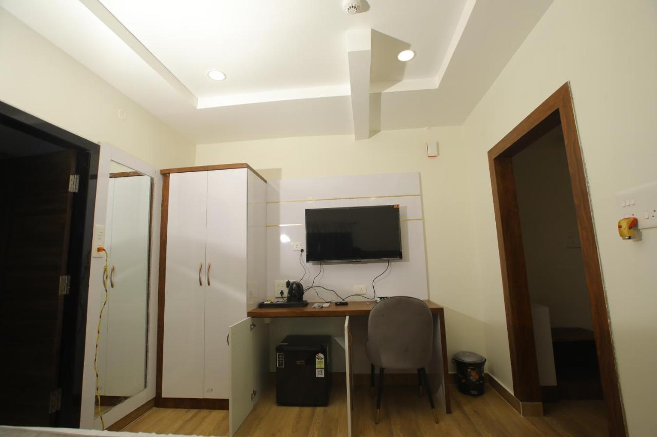 Hotel Radha Rani Residency Khammam Exterior foto