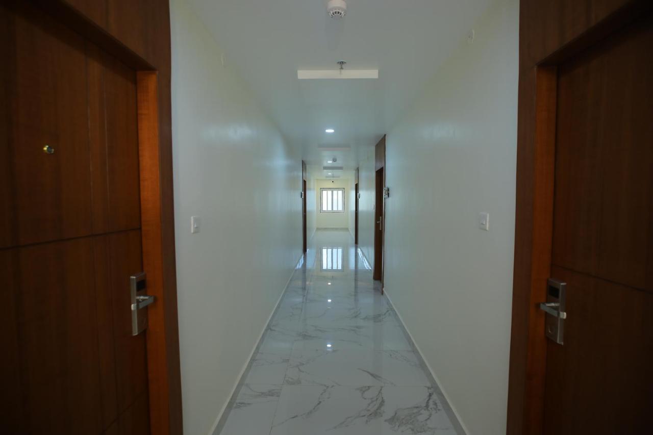 Hotel Radha Rani Residency Khammam Exterior foto