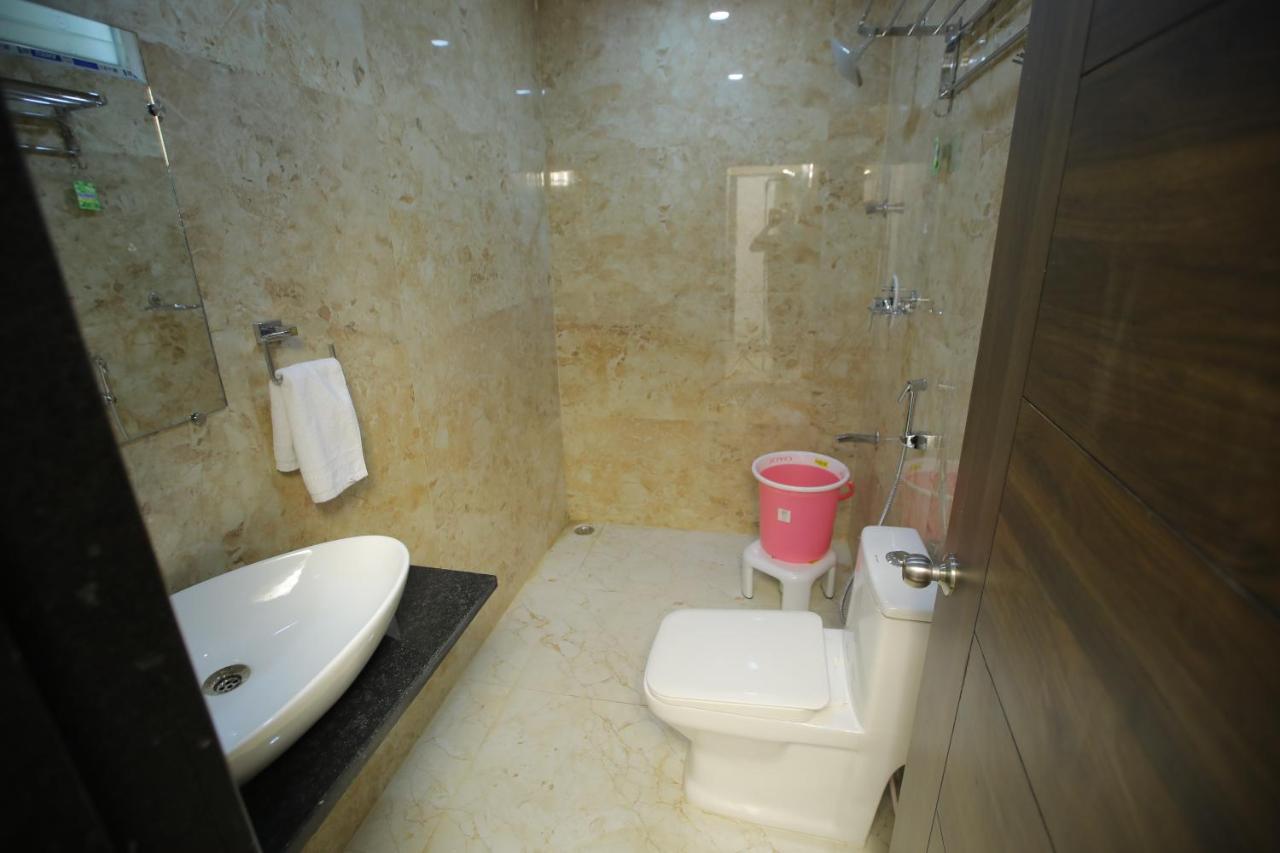 Hotel Radha Rani Residency Khammam Exterior foto